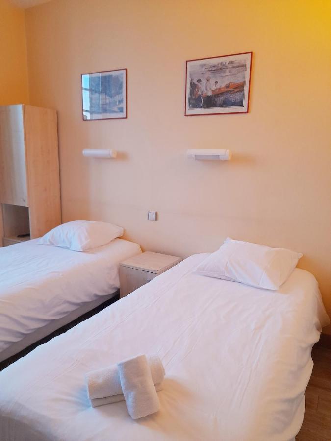 Hotellerie Saint Yves Chartres Exterior foto