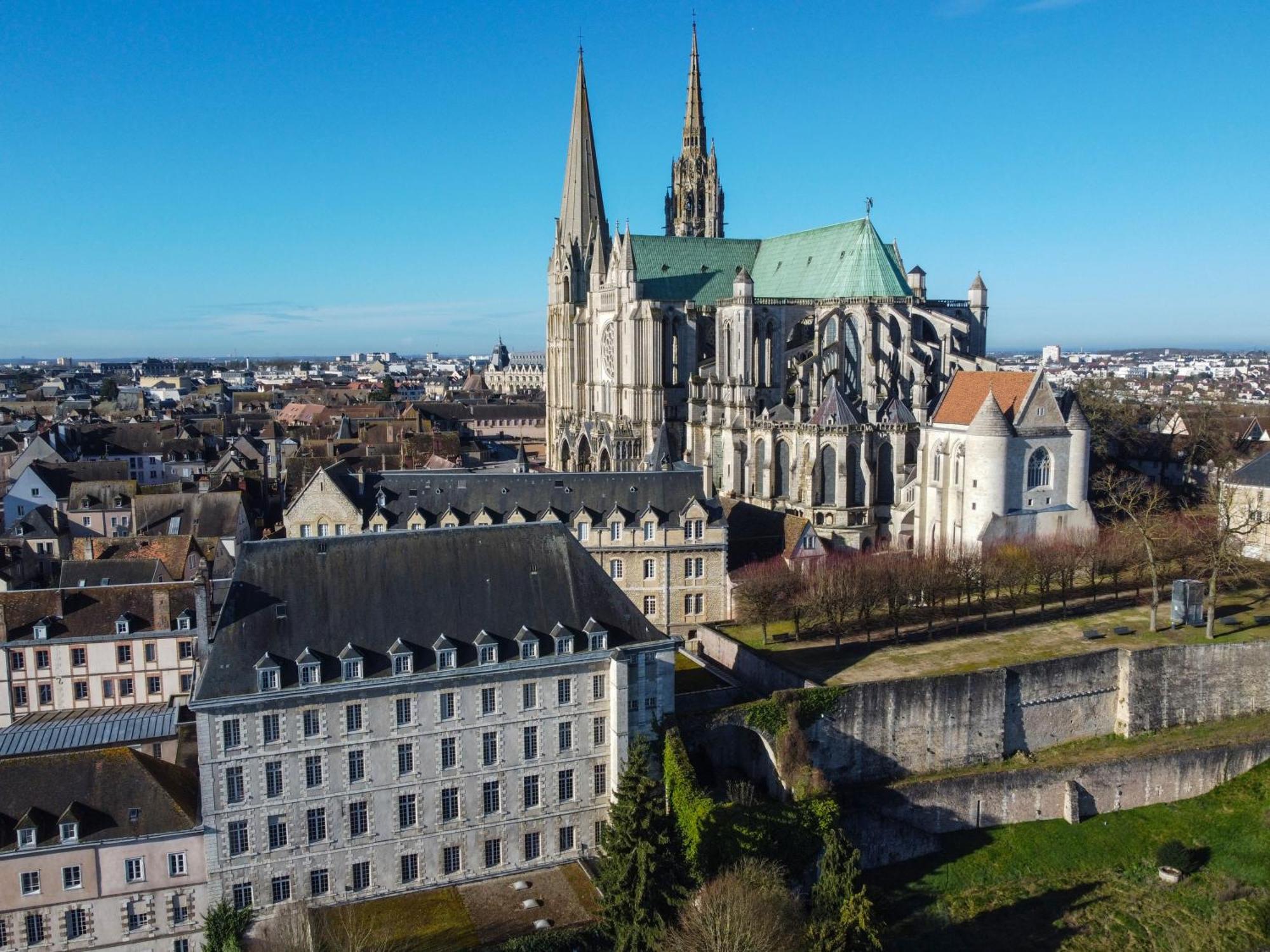 Hotellerie Saint Yves Chartres Exterior foto