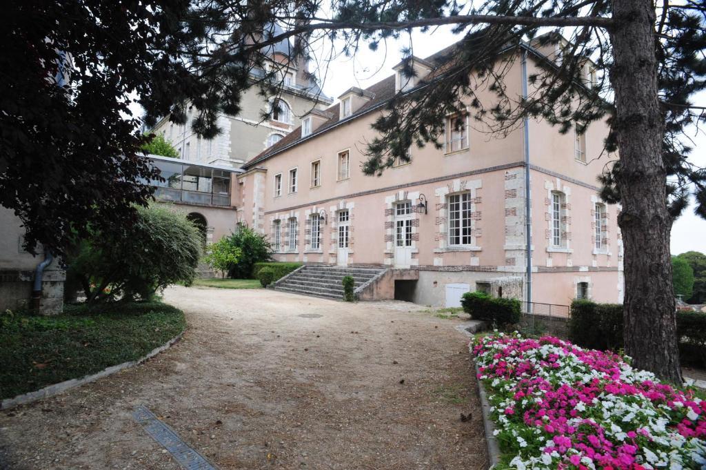 Hotellerie Saint Yves Chartres Exterior foto