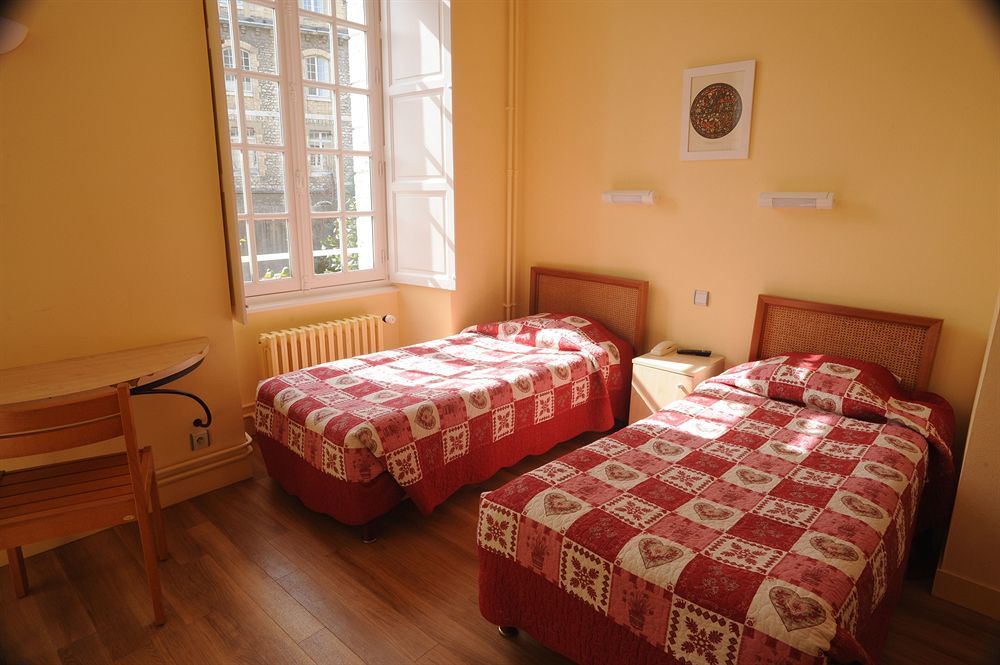 Hotellerie Saint Yves Chartres Exterior foto
